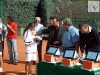  ...il nostro Portavoce Luca Poma premia un vincitore del master di tennis Nike Junior Tour...