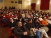 ...ed il pubblico, numerosissimo, assiste con grande attenzione