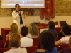 ...che parla con tanto di gonfalone alle proprie spalle!...
