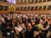 ...e il pubblico si diverte molto!...