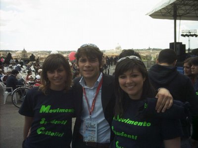 Il membro del nostro comitato etico Antonio De Napoli, insieme alle volontarie del nostro Stand al parco del Pincio