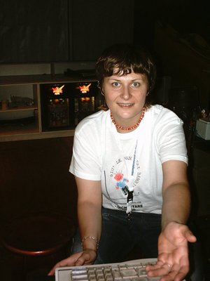 Una barista del festival indossa la nostra maglietta ufficiale