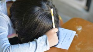 Tre anni di insulti per la sua dislessia. In un messaggio scrive ai compagni: “La diversità è ricchezza”