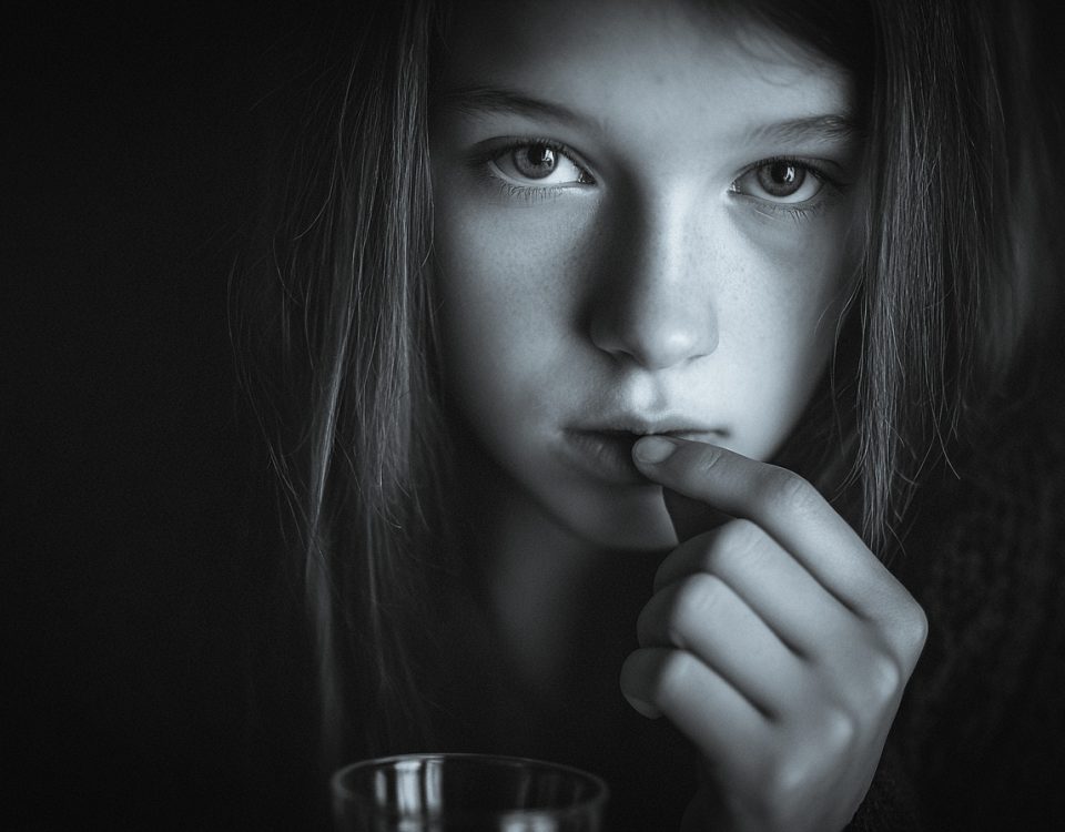 12enne si suicida tre settimane dopo aver iniziato ad assumere Prozac. La madre: la colpa è di social e antidepressivi